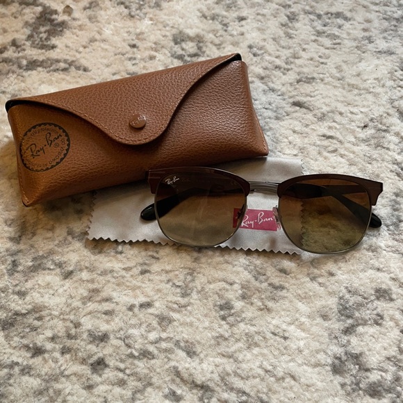 Accessories - Ray Ban Sunglasses. Brown, metal, polarized.
